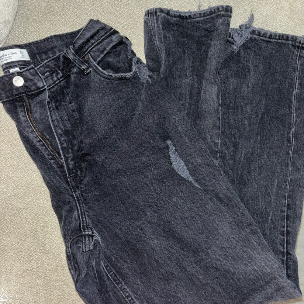 A&F Black High Rise Straight Jeans 🖤